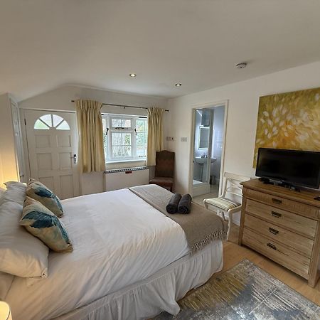 Private Entry Guesthouse Hideaway Hordle ภายนอก รูปภาพ