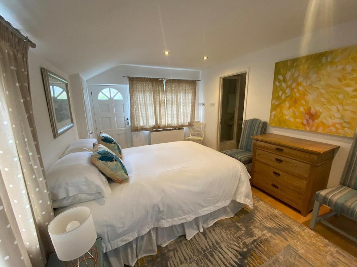 Private Entry Guesthouse Hideaway Hordle ภายนอก รูปภาพ