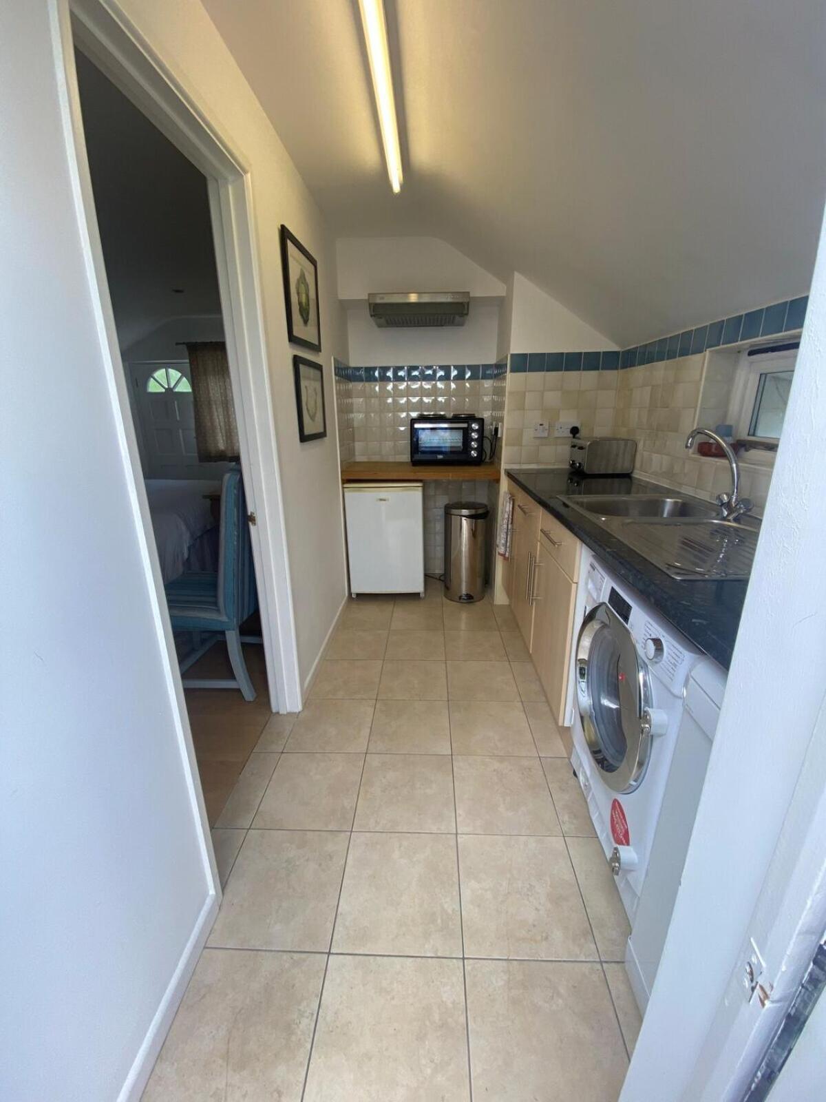 Private Entry Guesthouse Hideaway Hordle ภายนอก รูปภาพ