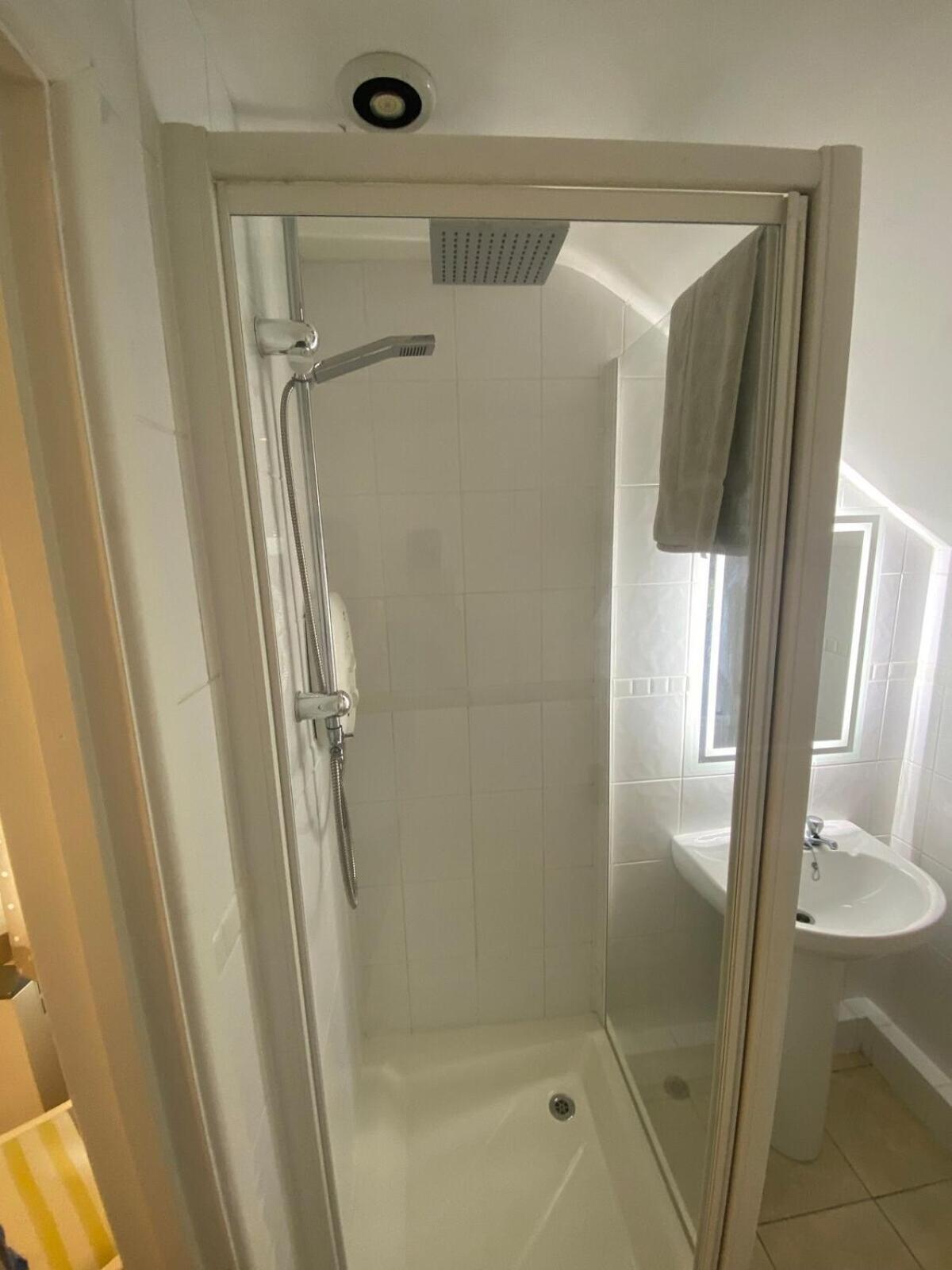 Private Entry Guesthouse Hideaway Hordle ภายนอก รูปภาพ