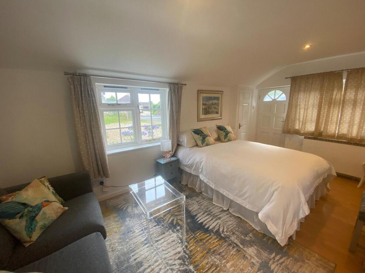 Private Entry Guesthouse Hideaway Hordle ภายนอก รูปภาพ