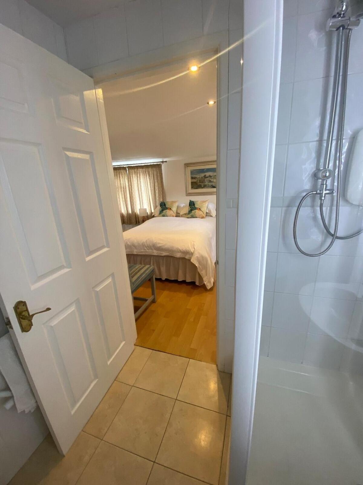 Private Entry Guesthouse Hideaway Hordle ภายนอก รูปภาพ