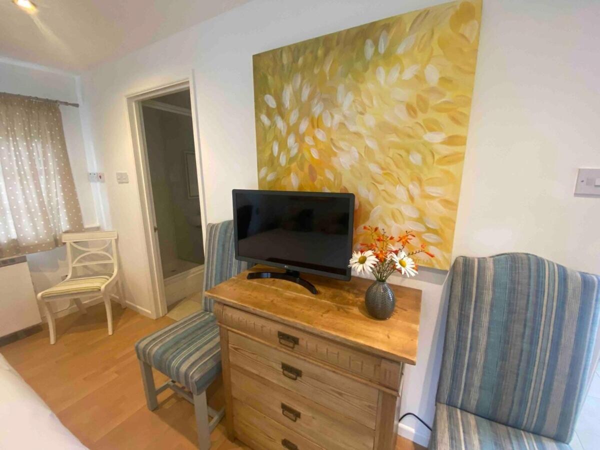 Private Entry Guesthouse Hideaway Hordle ภายนอก รูปภาพ